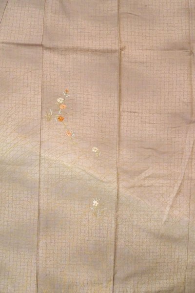 Photo4: O1003E Vintage Japanese kimono Pale Grayish Wisteria HOUMONGI formal for women / Silk. Flower (Grade C) (4)