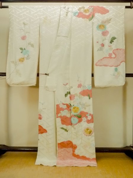 Photo3: O1003F Vintage Japanese kimono Shiny White FURISODE long-sleeved for women / Silk. Chrysanthemum (Grade C) (3)