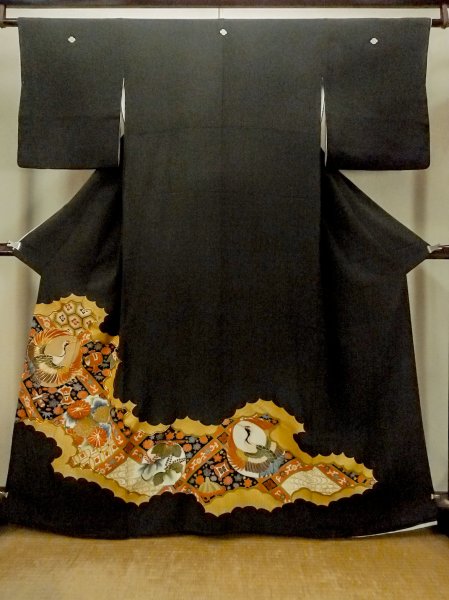 Photo1: O1003G Vintage Japanese kimono Black TOMESODE formal for women / Silk. Chrysanthemum (Grade B) (1)