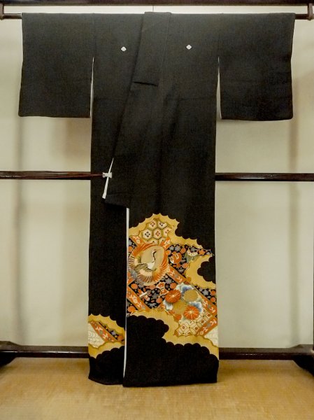 Photo2: O1003G Vintage Japanese kimono Black TOMESODE formal for women / Silk. Chrysanthemum (Grade B) (2)