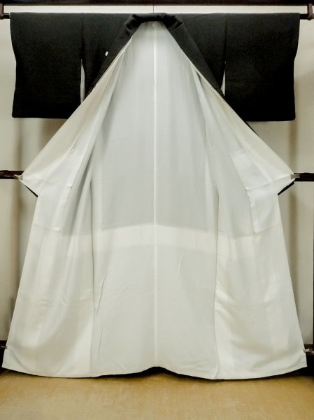 Photo3: O1003G Vintage Japanese kimono Black TOMESODE formal for women / Silk. Chrysanthemum (Grade B) (3)