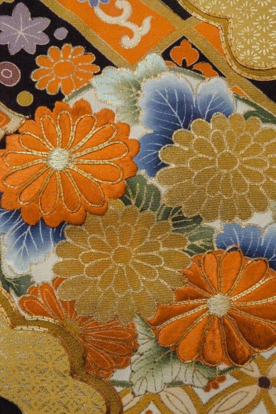 Photo8: O1003G Vintage Japanese kimono Black TOMESODE formal for women / Silk. Chrysanthemum (Grade B) (8)