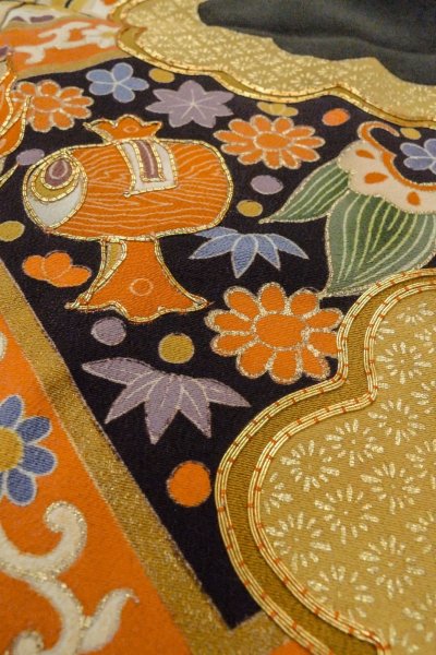 Photo10: O1003G Vintage Japanese kimono Black TOMESODE formal for women / Silk. Chrysanthemum (Grade B) (10)