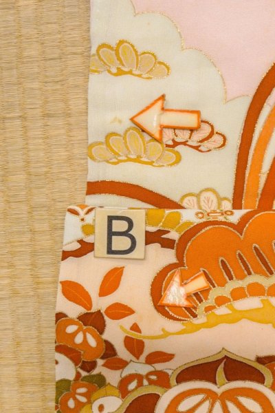 Photo34: O1105A Antique Japanese kimono Light Pink FURISODE long-sleeved for women / Silk. Peony, There is a design on the bottom of the lining. (Grade C) (34)