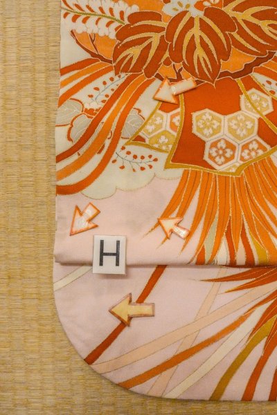 Photo40: O1105A Antique Japanese kimono Light Pink FURISODE long-sleeved for women / Silk. Peony, There is a design on the bottom of the lining. (Grade C) (40)