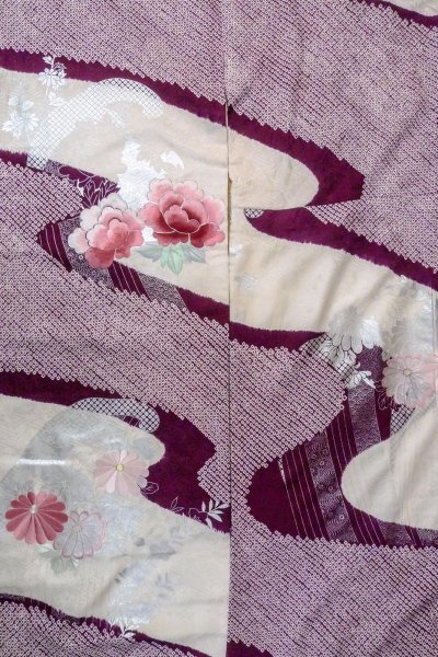 Photo5: O1126A Vintage Japanese kimono White FURISODE long-sleeved for women / Silk. Peony (Grade B) (5)