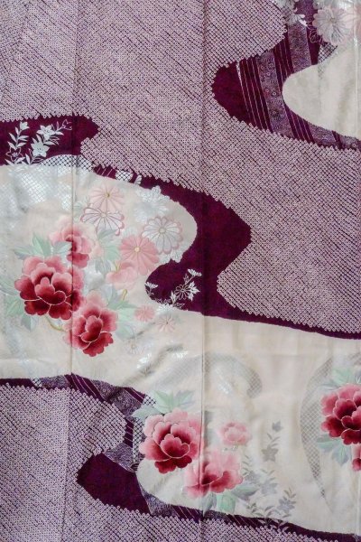 Photo7: O1126A Vintage Japanese kimono White FURISODE long-sleeved for women / Silk. Peony (Grade B) (7)