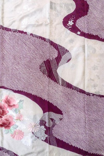 Photo8: O1126A Vintage Japanese kimono White FURISODE long-sleeved for women / Silk. Peony (Grade B) (8)