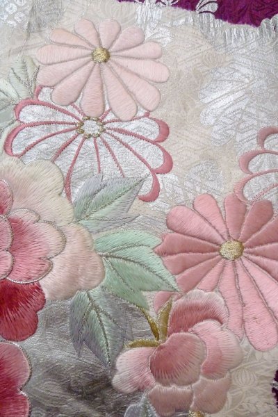 Photo10: O1126A Vintage Japanese kimono White FURISODE long-sleeved for women / Silk. Peony (Grade B) (10)