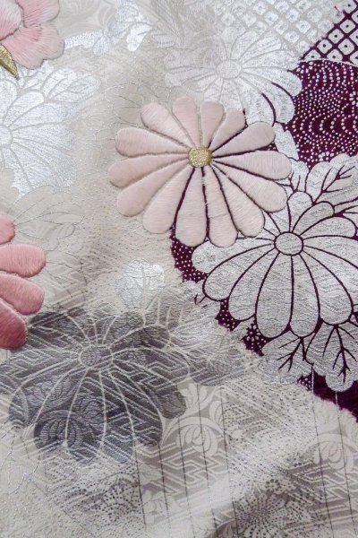 Photo11: O1126A Vintage Japanese kimono White FURISODE long-sleeved for women / Silk. Peony (Grade B) (11)