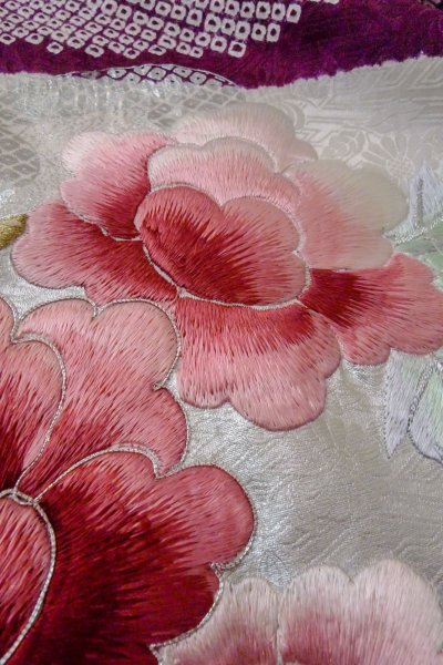 Photo15: O1126A Vintage Japanese kimono White FURISODE long-sleeved for women / Silk. Peony (Grade B) (15)