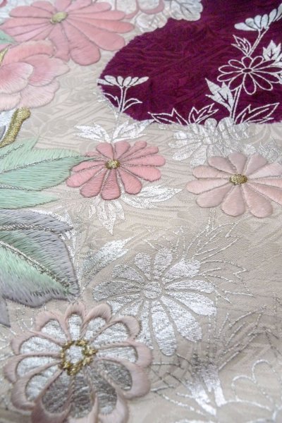 Photo17: O1126A Vintage Japanese kimono White FURISODE long-sleeved for women / Silk. Peony (Grade B) (17)