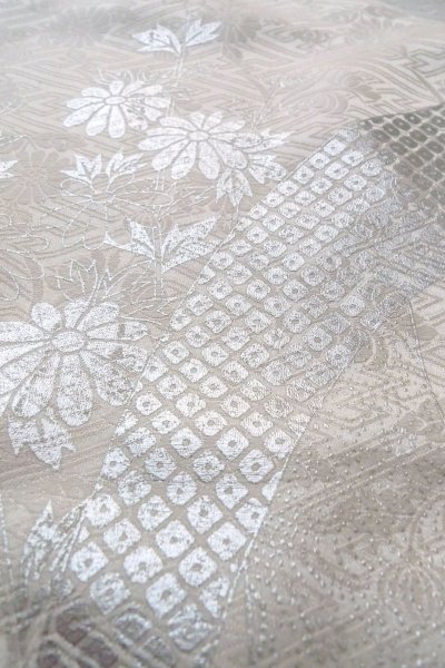 Photo20: O1126A Vintage Japanese kimono White FURISODE long-sleeved for women / Silk. Peony (Grade B) (20)