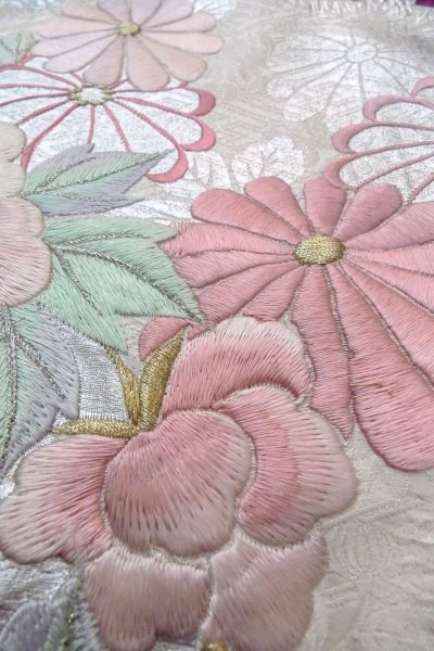 Photo21: O1126A Vintage Japanese kimono White FURISODE long-sleeved for women / Silk. Peony (Grade B) (21)