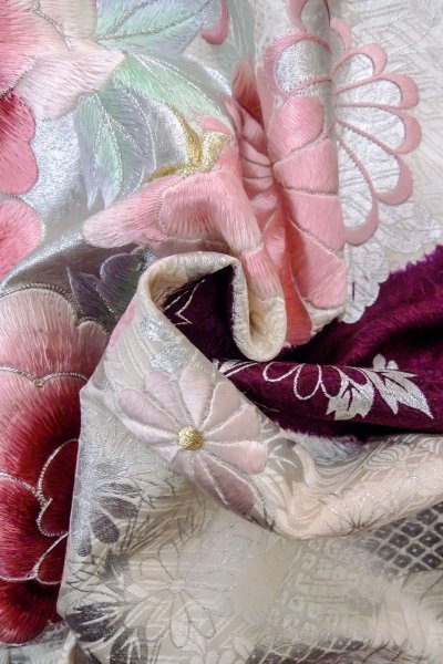 Photo23: O1126A Vintage Japanese kimono White FURISODE long-sleeved for women / Silk. Peony (Grade B) (23)