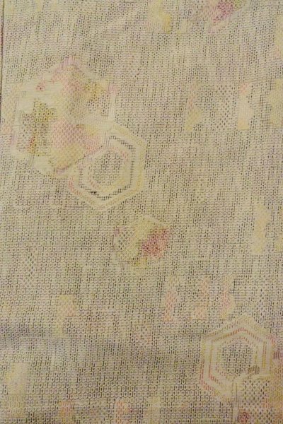Photo3: O1126V Vintage Japanese kimono Beige TSUMUGI pongee for women / Silk. Tortoise-shell pattern(Hexagonal pattern) (Grade B) (3)