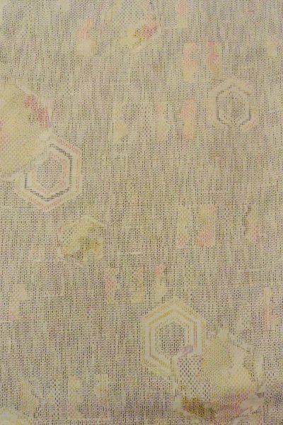 Photo4: O1126V Vintage Japanese kimono Beige TSUMUGI pongee for women / Silk. Tortoise-shell pattern(Hexagonal pattern) (Grade B) (4)