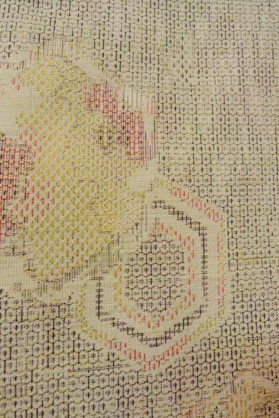 Photo7: O1126V Vintage Japanese kimono Beige TSUMUGI pongee for women / Silk. Tortoise-shell pattern(Hexagonal pattern) (Grade B) (7)