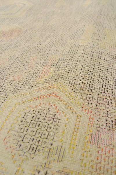 Photo8: O1126V Vintage Japanese kimono Beige TSUMUGI pongee for women / Silk. Tortoise-shell pattern(Hexagonal pattern) (Grade B) (8)