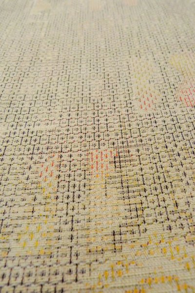 Photo9: O1126V Vintage Japanese kimono Beige TSUMUGI pongee for women / Silk. Tortoise-shell pattern(Hexagonal pattern) (Grade B) (9)