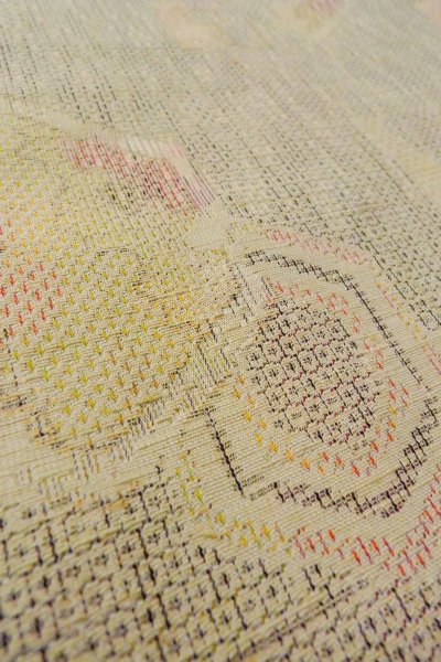 Photo10: O1126V Vintage Japanese kimono Beige TSUMUGI pongee for women / Silk. Tortoise-shell pattern(Hexagonal pattern) (Grade B) (10)