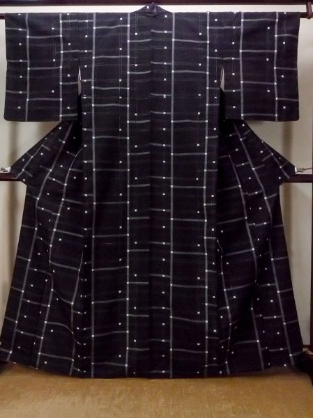 Photo1: O1126W Vintage Japanese kimono Black TSUMUGI pongee for women / Silk. Plaid Checks (Grade B) (1)