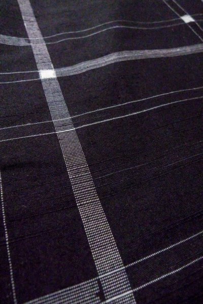 Photo10: O1126W Vintage Japanese kimono Black TSUMUGI pongee for women / Silk. Plaid Checks (Grade B) (10)