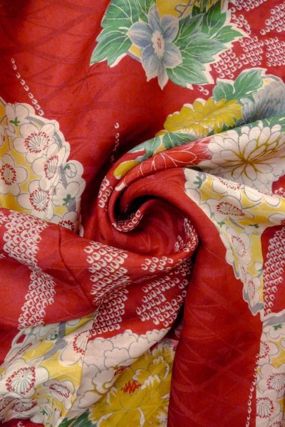 Photo11: O1205A Antique Japanese kimono Dark Red HAORI short jacket for women / Silk. Flower (Grade D) (11)