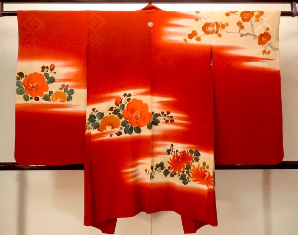 Photo2: O1205D Antique Japanese kimono Vivid Red HAORI short jacket for women / Silk. Chrysanthemum, Aging deterioration. The thread is partially loose. (Grade D) (2)
