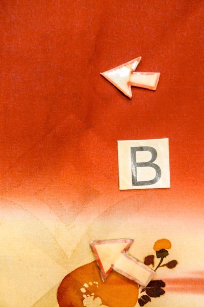 Photo21: O1205D Antique Japanese kimono Vivid Red HAORI short jacket for women / Silk. Chrysanthemum, Aging deterioration. The thread is partially loose. (Grade D) (21)