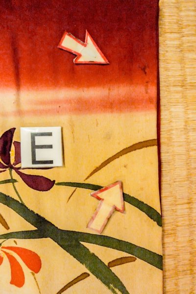 Photo24: O1205D Antique Japanese kimono Vivid Red HAORI short jacket for women / Silk. Chrysanthemum, Aging deterioration. The thread is partially loose. (Grade D) (24)