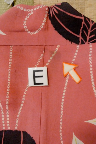 Photo19: O1205E Antique Japanese kimono Vivid Pink HAORI short jacket for women / Silk. Crematis, Japanese ball patterns. (Grade D) (19)