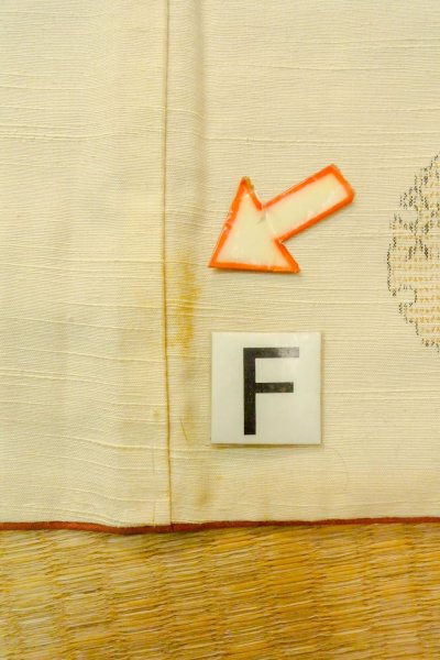 Photo19: O1209L Vintage Japanese kimono Pale Ivory TSUMUGI pongee for women / Silk. Flower (Grade C) (19)