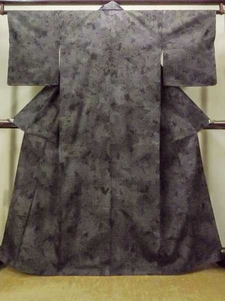 Photo1: O1209O Vintage Japanese kimono Dark Black TOKAMACHI-TSUMUGI for women / Silk. MOMIJI maple leaf (Grade B) (1)
