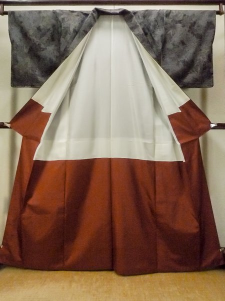 Photo2: O1209O Vintage Japanese kimono Dark Black TOKAMACHI-TSUMUGI for women / Silk. MOMIJI maple leaf (Grade B) (2)