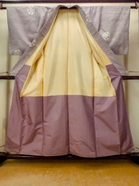 Photo2: O1209U Vintage Japanese kimono Light Grayish Wisteria TSUMUGI pongee for women / Silk. Wheel (Grade A) (2)