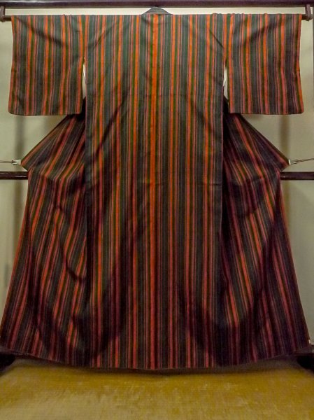 Photo1: O1209V Vintage Japanese kimono Black TSUMUGI pongee for women / Silk. Stripes (Grade D) (1)