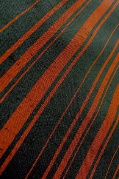 Photo8: O1209V Vintage Japanese kimono Black TSUMUGI pongee for women / Silk. Stripes (Grade D) (8)