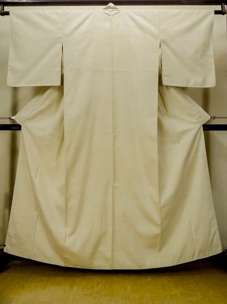 Photo1: O1209X Vintage Japanese kimono Ivory TSUMUGI pongee for women / Silk. Flower (Grade C) (1)