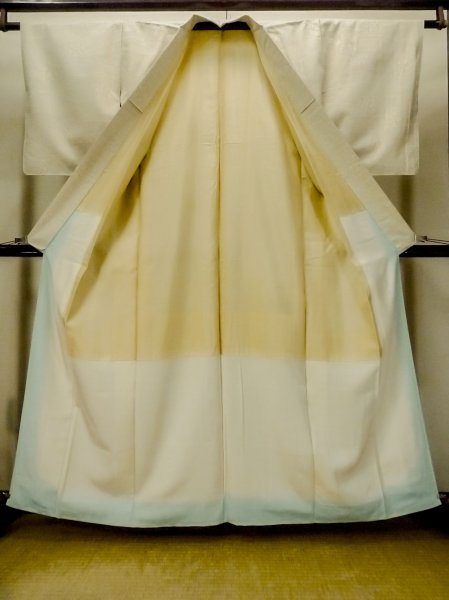 Photo2: O1209X Vintage Japanese kimono Ivory TSUMUGI pongee for women / Silk. Flower (Grade C) (2)