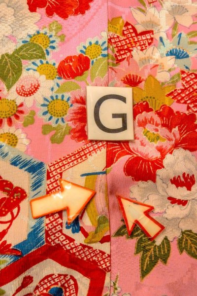 Photo20: O1225B Antique Japanese kimono Shiny Pink Kimono for Girls for women / Silk. Peony, The thread is partially loose. (Grade C) (20)