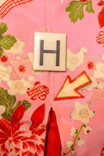 Photo21: O1225B Antique Japanese kimono Shiny Pink Kimono for Girls for women / Silk. Peony, The thread is partially loose. (Grade C) (21)