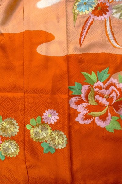 Photo5: O1225F Vintage Japanese kimono White Kimono for Girls for women / Silk. Chrysanthemum (Grade D) (5)