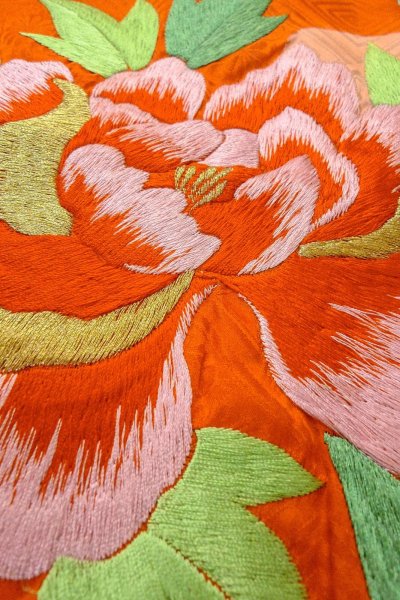 Photo10: O1225F Vintage Japanese kimono White Kimono for Girls for women / Silk. Chrysanthemum (Grade D) (10)