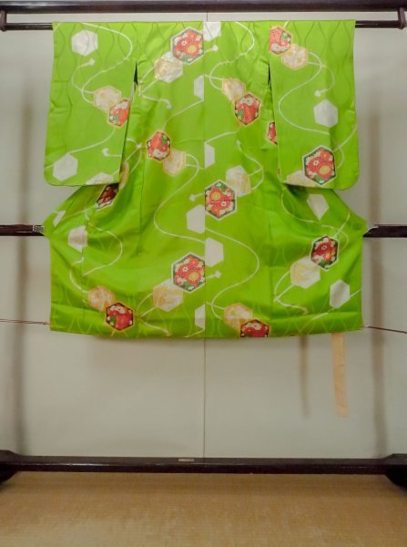 Photo1: O1225I Vintage Japanese kimono Shiny Yellowish Green Kimono for Girls for women / Silk. Chrysanthemum, Set with O1225J (Grade B) (1)