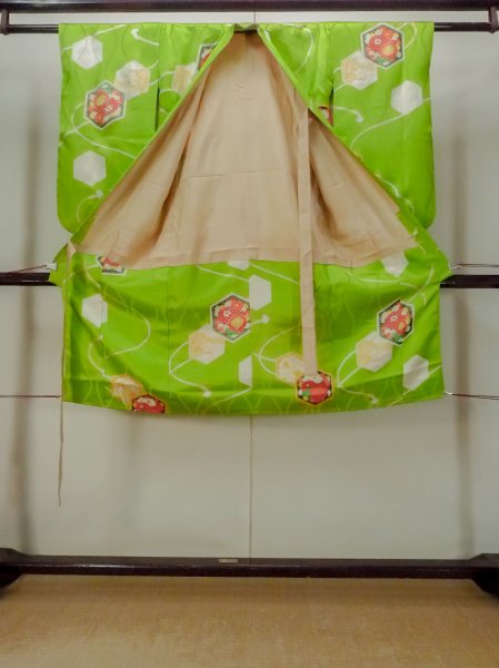 Photo2: O1225I Vintage Japanese kimono Shiny Yellowish Green Kimono for Girls for women / Silk. Chrysanthemum, Set with O1225J (Grade B) (2)