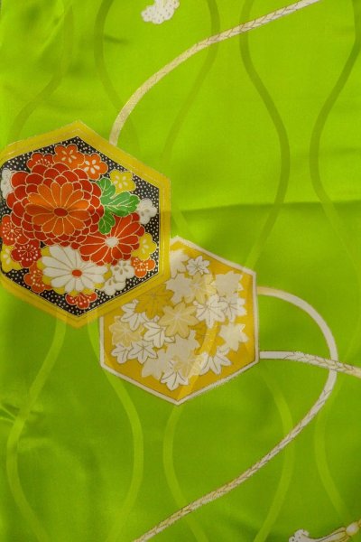 Photo4: O1225I Vintage Japanese kimono Shiny Yellowish Green Kimono for Girls for women / Silk. Chrysanthemum, Set with O1225J (Grade B) (4)