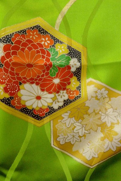 Photo6: O1225I Vintage Japanese kimono Shiny Yellowish Green Kimono for Girls for women / Silk. Chrysanthemum, Set with O1225J (Grade B) (6)