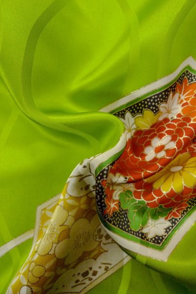 Photo12: O1225I Vintage Japanese kimono Shiny Yellowish Green Kimono for Girls for women / Silk. Chrysanthemum, Set with O1225J (Grade B) (12)