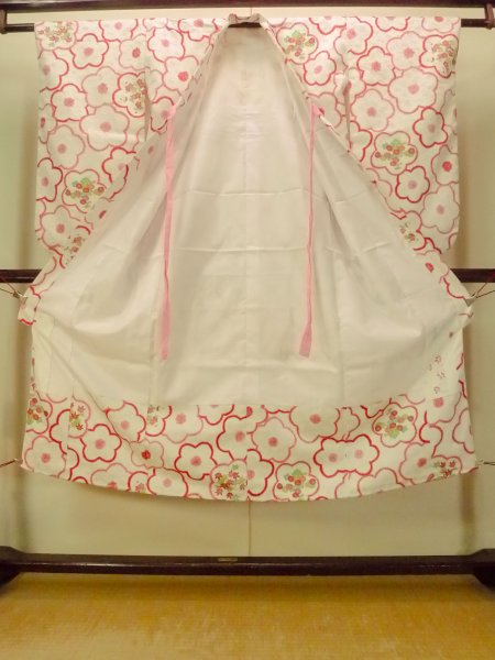 Photo2: O1225K Vintage Japanese kimono White Kimono for Girls for women / Synthetic. Chrysanthemum (Grade C) (2)